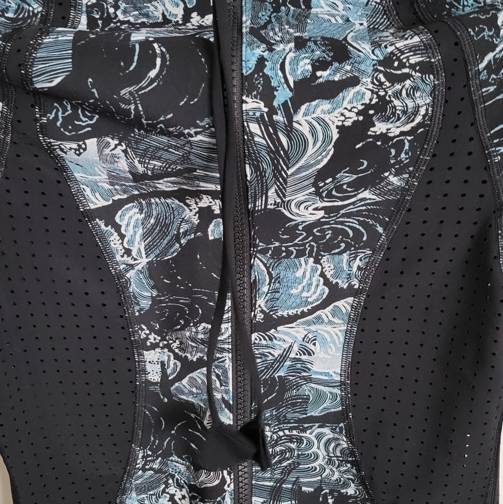 Lululemon BNWOT Rash Guard - Picture 5 of 7